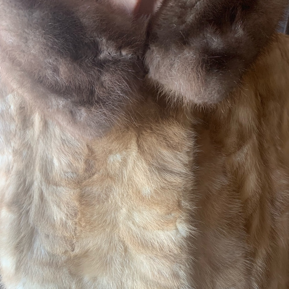 This gorgeous near perfect condition blonde Mink is by Mironoff Furs